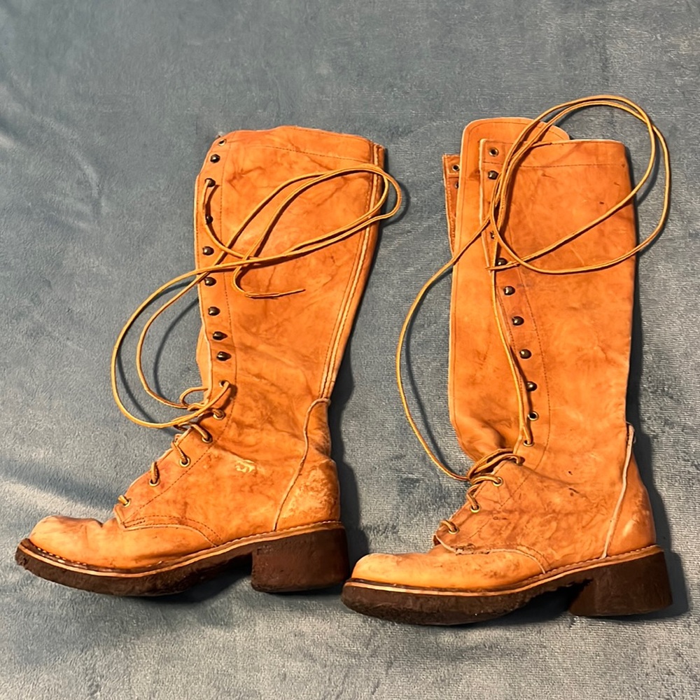 DINGO Boots- Camel colored genuine leather- Size 6.5M-
